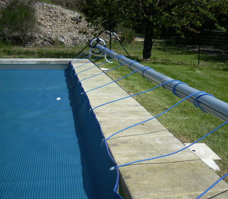 Comment choisir un enrouleur de bâche pour piscine ?