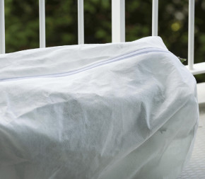 Housse d'hivernage 70g/m² pour jardinière avec fermeture par zip.