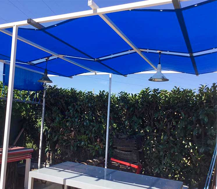 toile d'ombrage perméable avec oeillets coloris bleu azur toile d'ombrage perméable avec oeillets coloris bleu azur