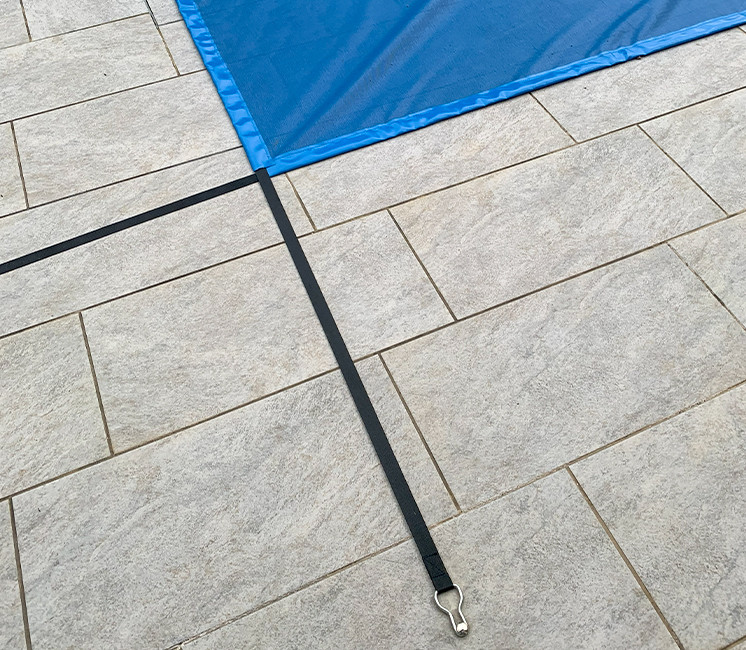 Couverture d'hivernage pour piscine et volet roulant Couverture d'hivernage pour piscine et volet roulant