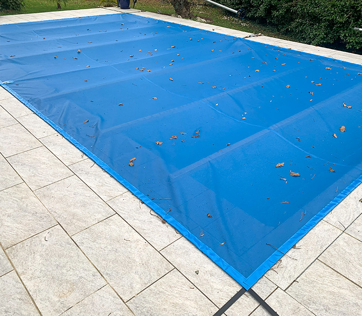 Couverture d'hivernage pour piscine et volet roulant Couverture d'hivernage pour piscine et volet roulant