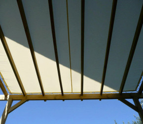 Toile d'ombrage pergola 4x3m imperméable avec œillets à poser sur une structure