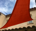 Voile d'ombrage triangulaire 5x5x7m perméable à suspendre