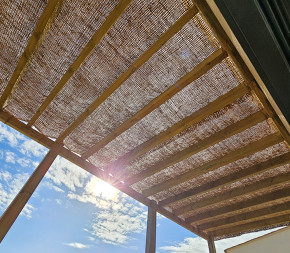 Toile d'ombrage coco sur pergola Toile d'ombrage coco sur pergola