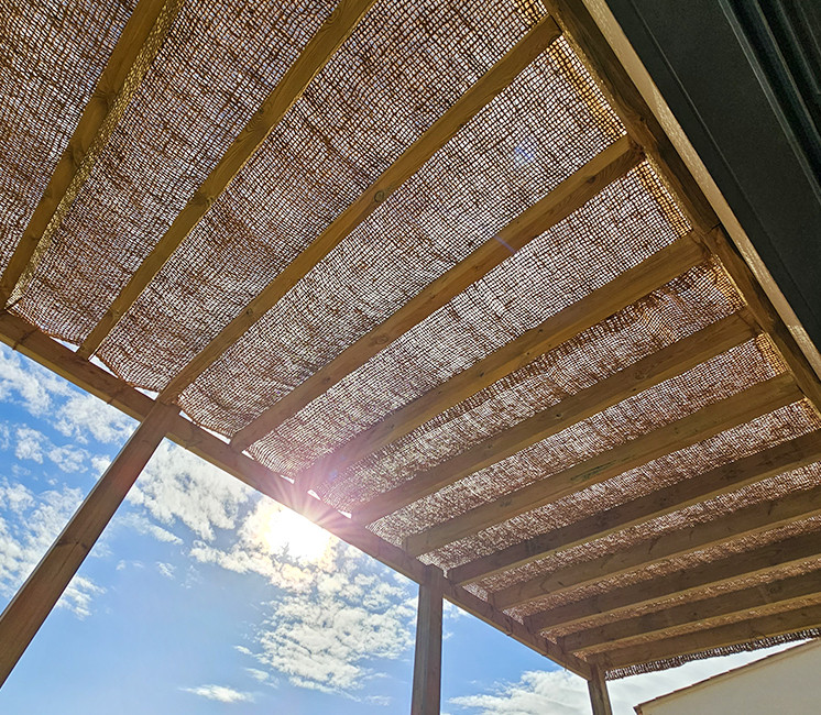 Toile d'ombrage coco sur pergola Toile d'ombrage coco sur pergola