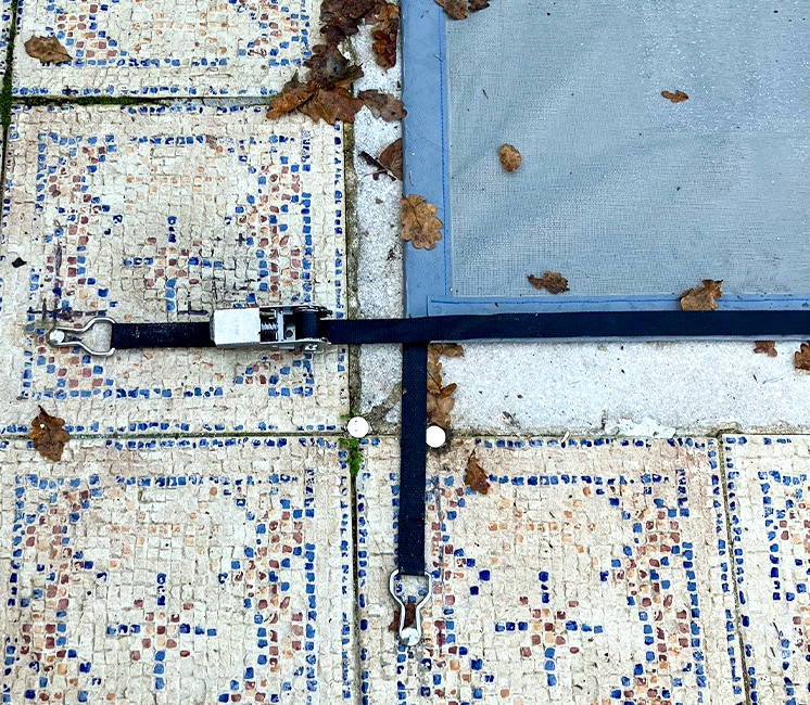 Couverture d'hivernage pour piscine et volet roulant Couverture d'hivernage pour piscine et volet roulant