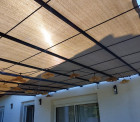 Toile d'ombrage pergola 4x4 m perméable avec œillets à poser sur une structure