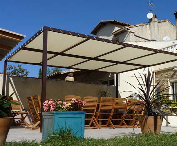 toile d'ombrage sur pergola