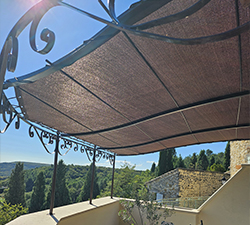 toile d'ombrage pergola oeillet chocolat